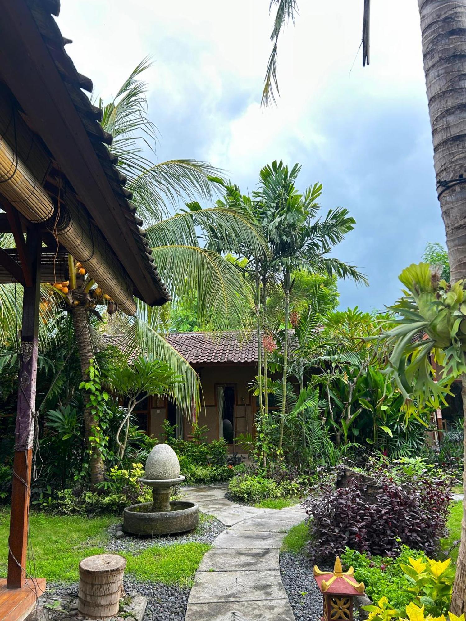 Toke Menjangan Hotel Banyuwedang Buitenkant foto