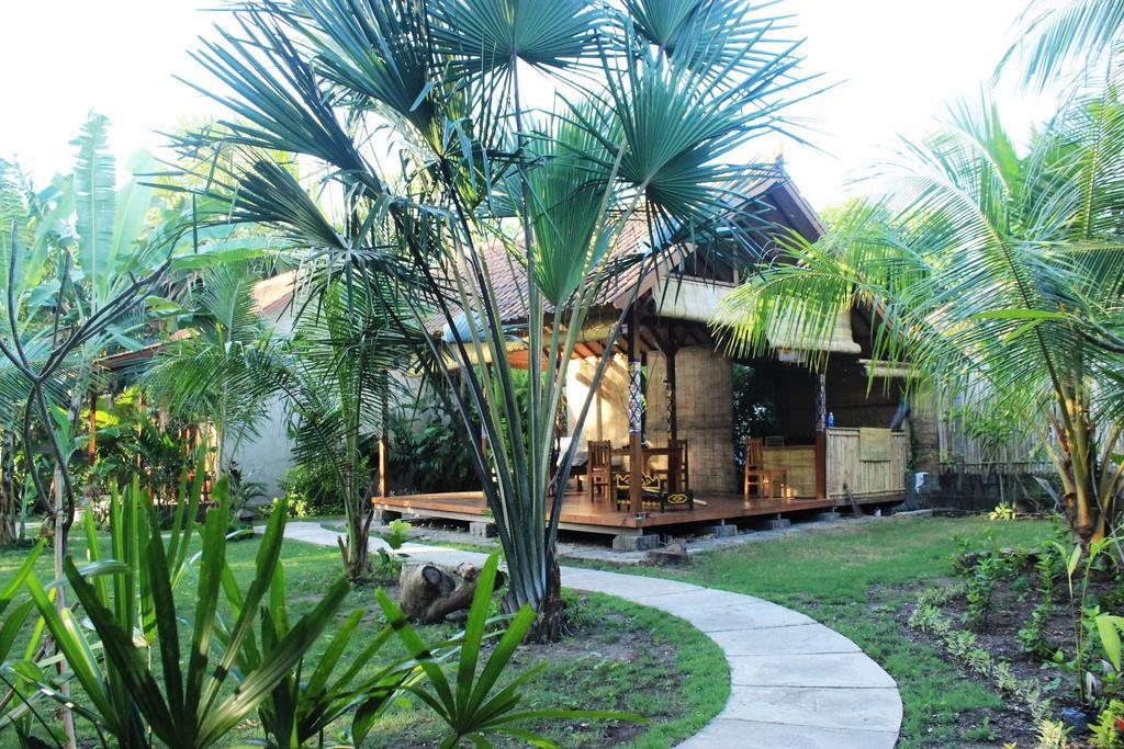 Toke Menjangan Hotel Banyuwedang Buitenkant foto